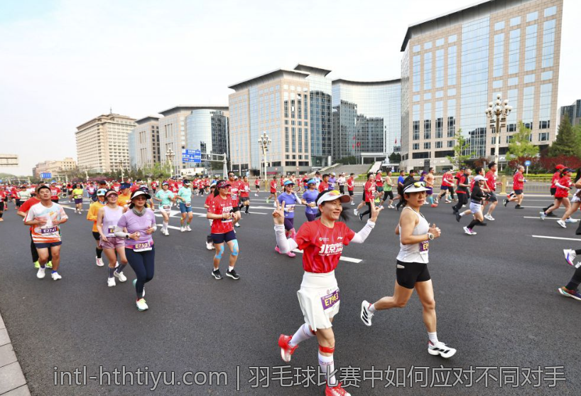 羽毛球比赛中如何应对不同对手